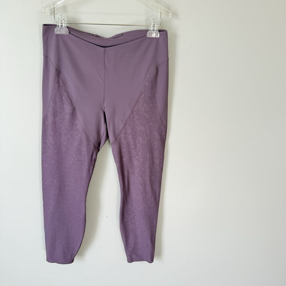 lululemon lab Embossed Nulu Yoga Legging Purple Women’s Size 12 - Picture 3 of 7